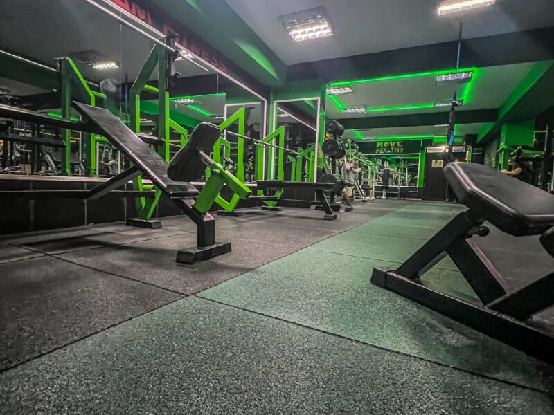 Dale plane pentru fitness si terenuri de sport